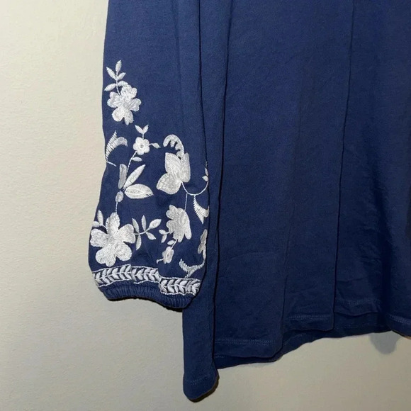 Lilly Pulitzer Blue Long Sleeve Blouse White Floral Embroidery Womens XS VNeck - Picture 3 of 7